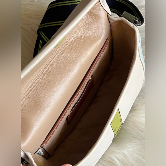 💰SOLD - C8481 - Coach Hitch Crossbody with Trompe L’oeil - Picture 8 of 12